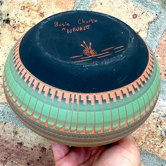 HAND etched/painted pottery award winning Navajo artist Susie Charlie 6.5"x4.25" - Picture 4 of 8